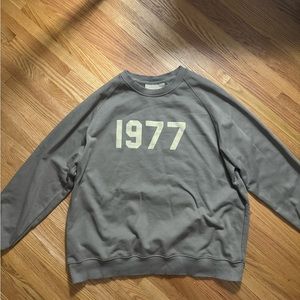 Fear of God Essentials 1977 sweatshirts